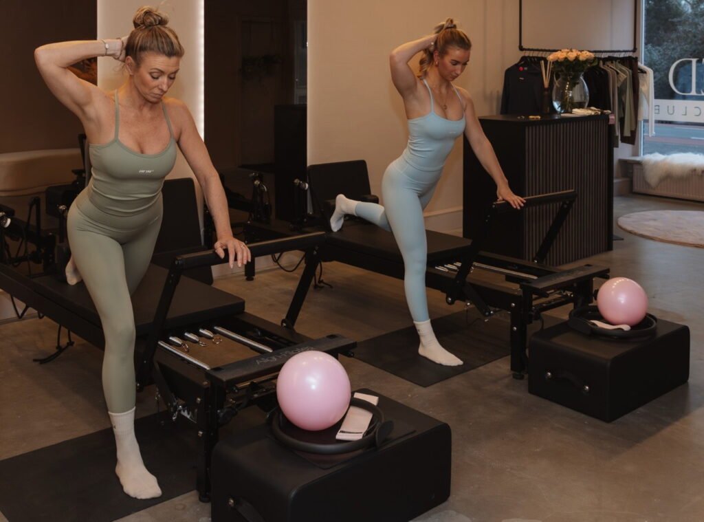 Bianca en Jaydee doen Reformer Pilates